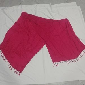 Soft light Shawl Wrap Scarf Knit Magenta Raspberry Pink Knotted Fringe 28x76"
